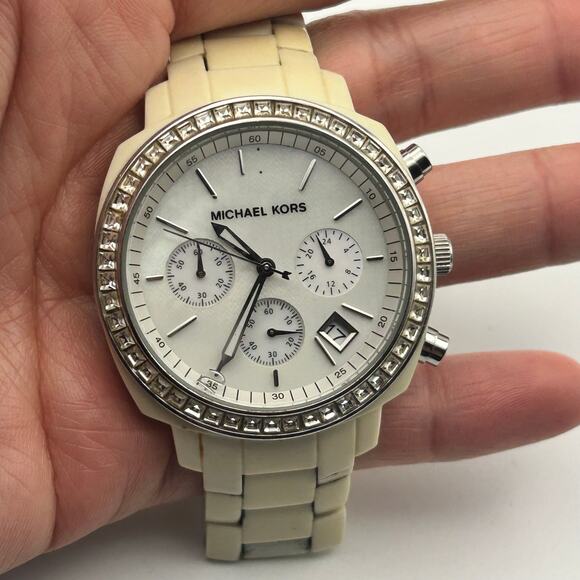 Michael Kors Runway MK-5079 White Acrylic Band Women’s Watch New Battery main image 5
